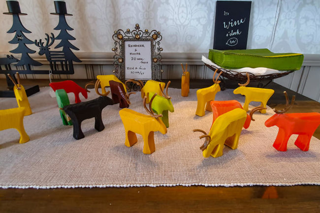 Giftshop - Ornaments - crafts - Lapland Wooden reindeer