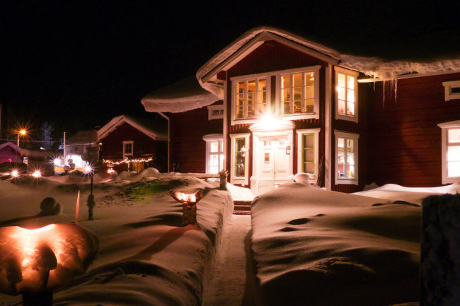 Lapland Guesthouse - Entrance Winter