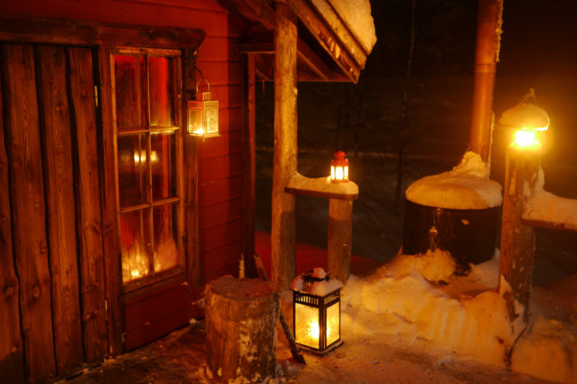 Lapland - Guesthouse - Sauna - Woodchopping